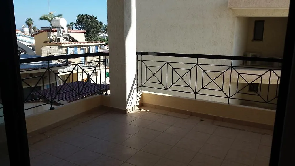 202 Mandritis Court Apartman Lárnaka